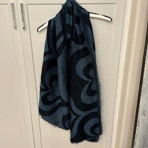 NWOT. LESLEY EVER’S scarf
